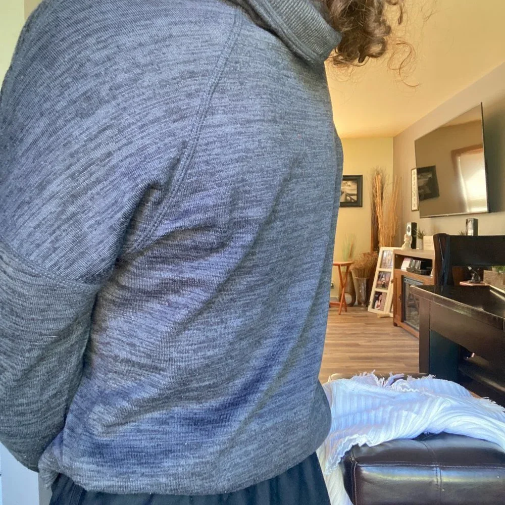 𝅺Athleta Sweater - Picture 3 of 4